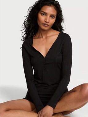 Victoria’s Secret Black Ribbed Long Sleeve Henley Top size XS